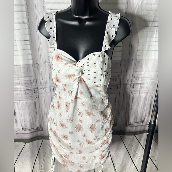 WE GOT THE FLOWERS DRESS IN WHITE FLORAL
SHOWPO - Picture 7 of 11